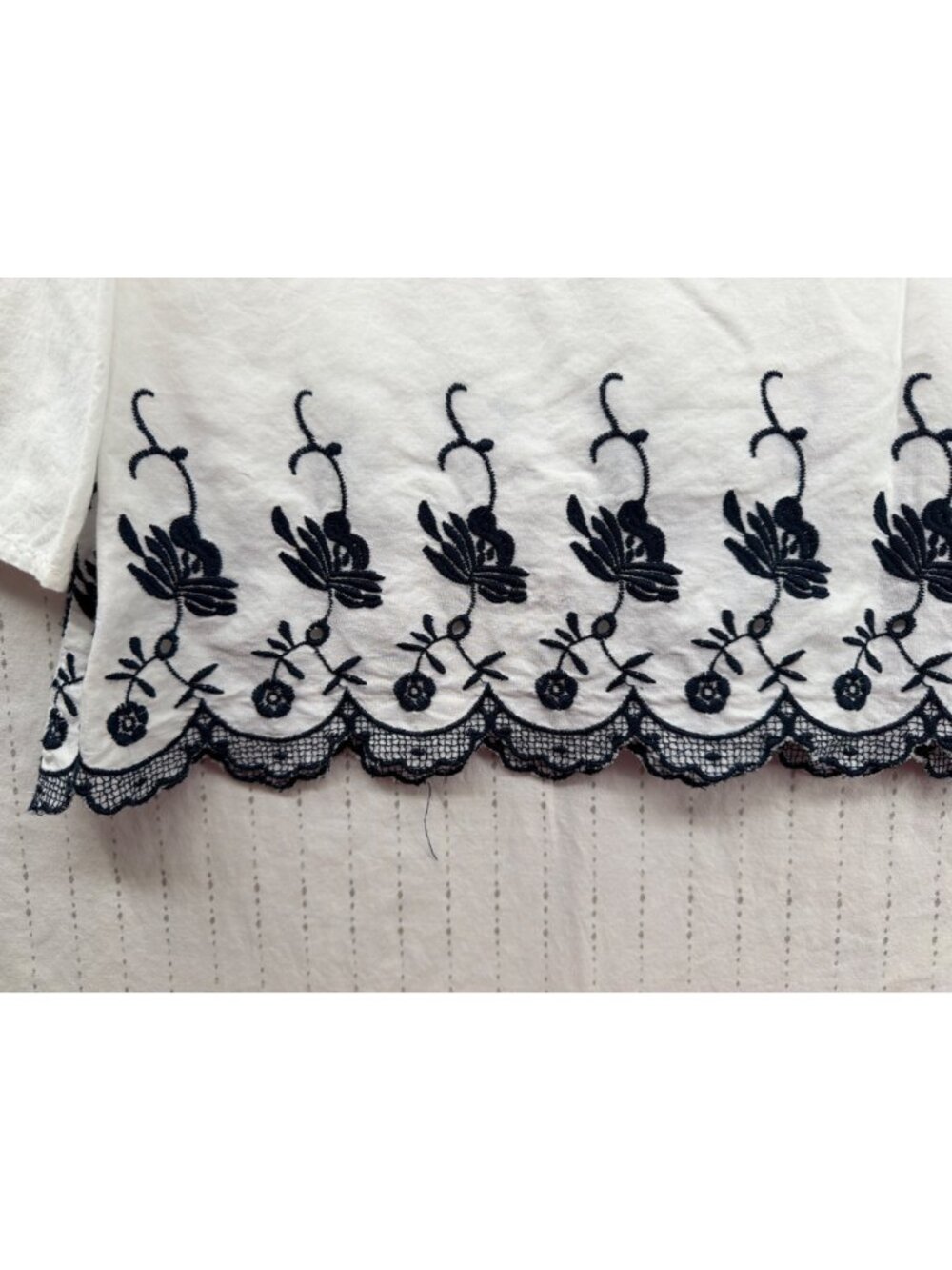 Loft Womens Top Sz M Petite White/Navy Embroidered Hem Bell 3/4 Slv Poet Tunic - Picture 3 of 11
